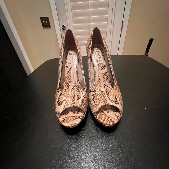 Tangius Eur Size 39 leather pump shoe